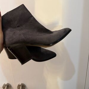 14th & Union Braxton Fab Womens Zipper Faux Suede Ankle Boot